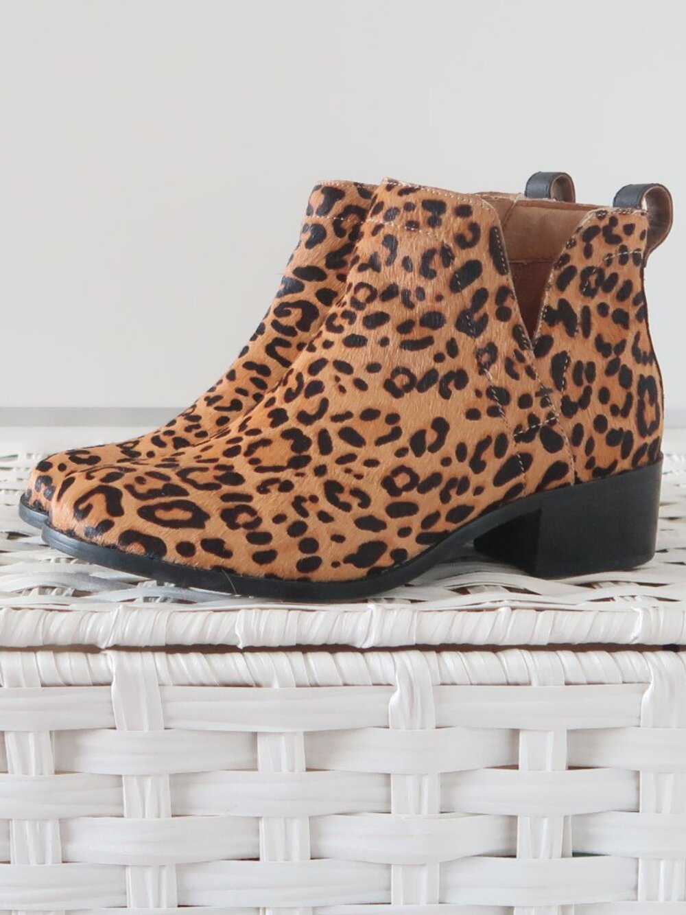Vionic Leopard Calf Hair Ankle Boots Chelsea Booties Orthotic Comfort Western 6